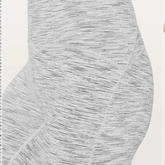 Lululemon Train Times Crop size 4 - Picture 5 of 7